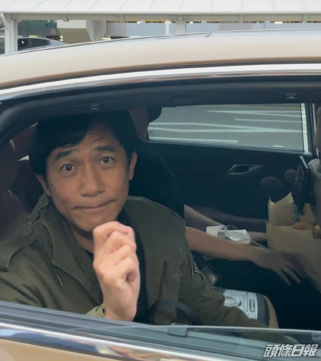 梁朝偉抵達釜山已經表現勁Nice。